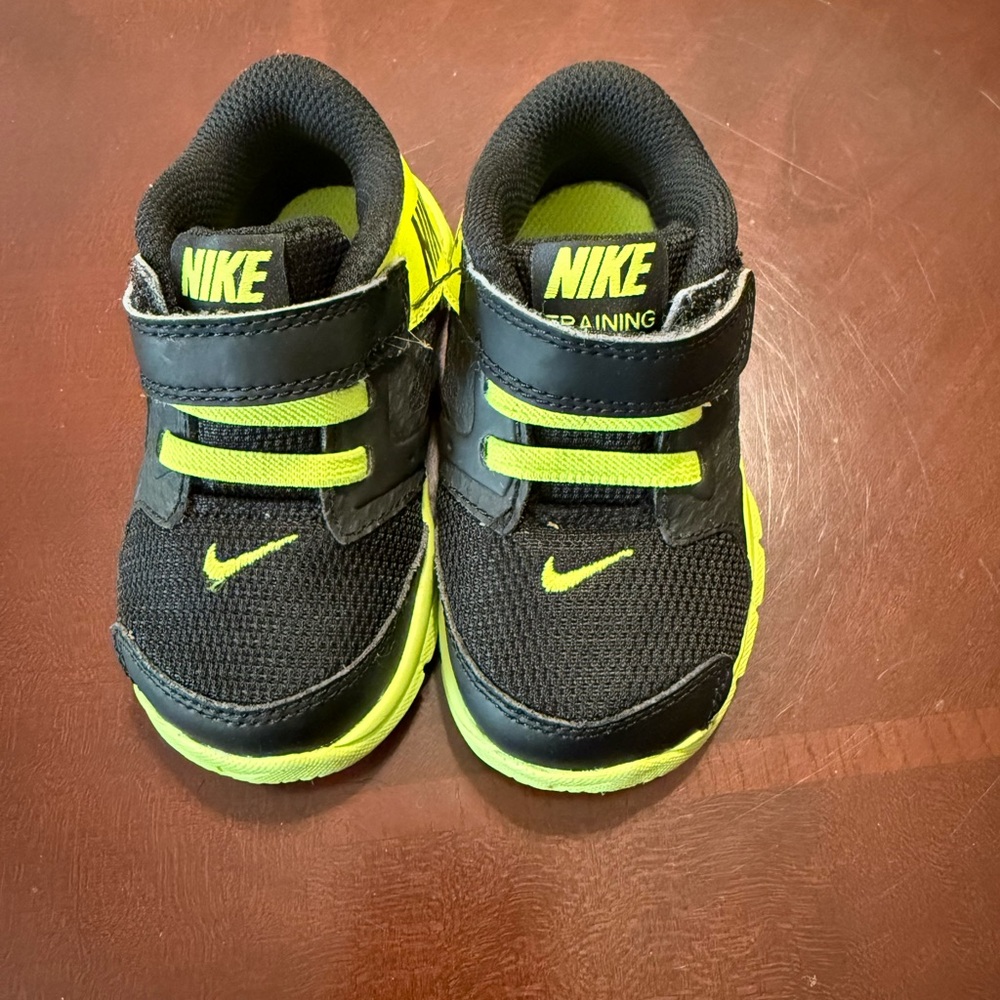 Nike Kids Black and Green Sneakers